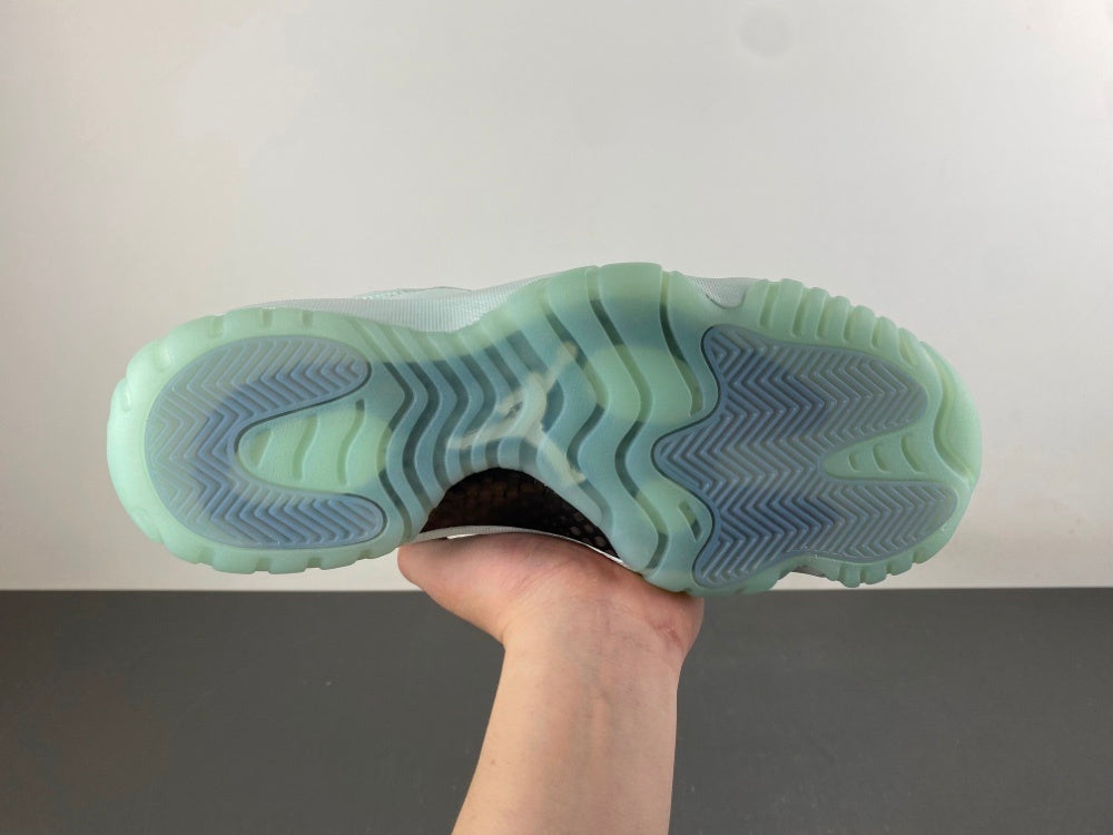 Air Jordan 11 Retro Low "Igloo" AH7860-103